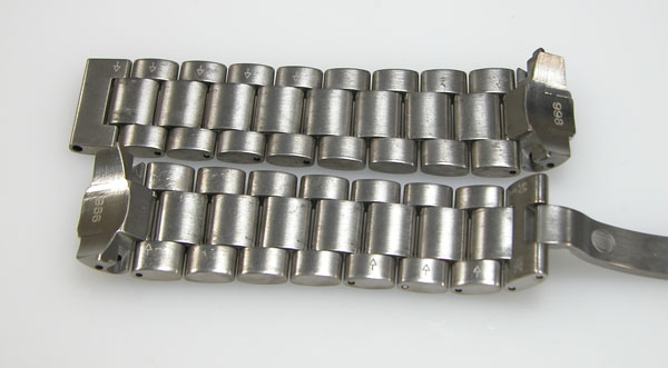 Brazalete de titanio del X-33 desmontado en dos mitades
